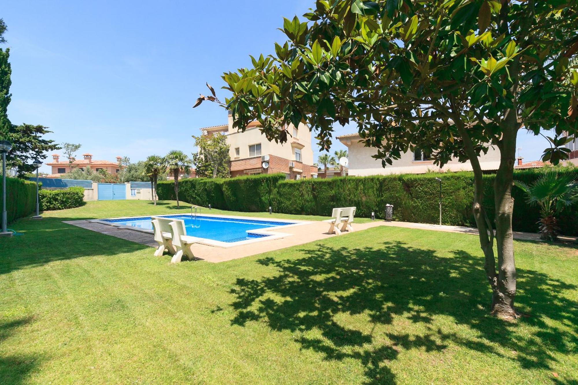 Uhc Els Pins Apartments Salou Kültér fotó
